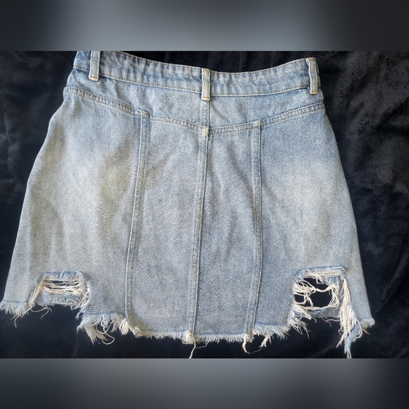 FREE PEOPLE 🤩 Distressed Button Down Jean Skirt Size 6 100% Cotton!!!! 🥰 - Picture 12 of 14